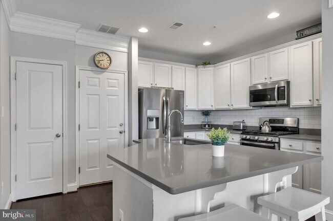Building Photo - 1722 Fieldstone Ct