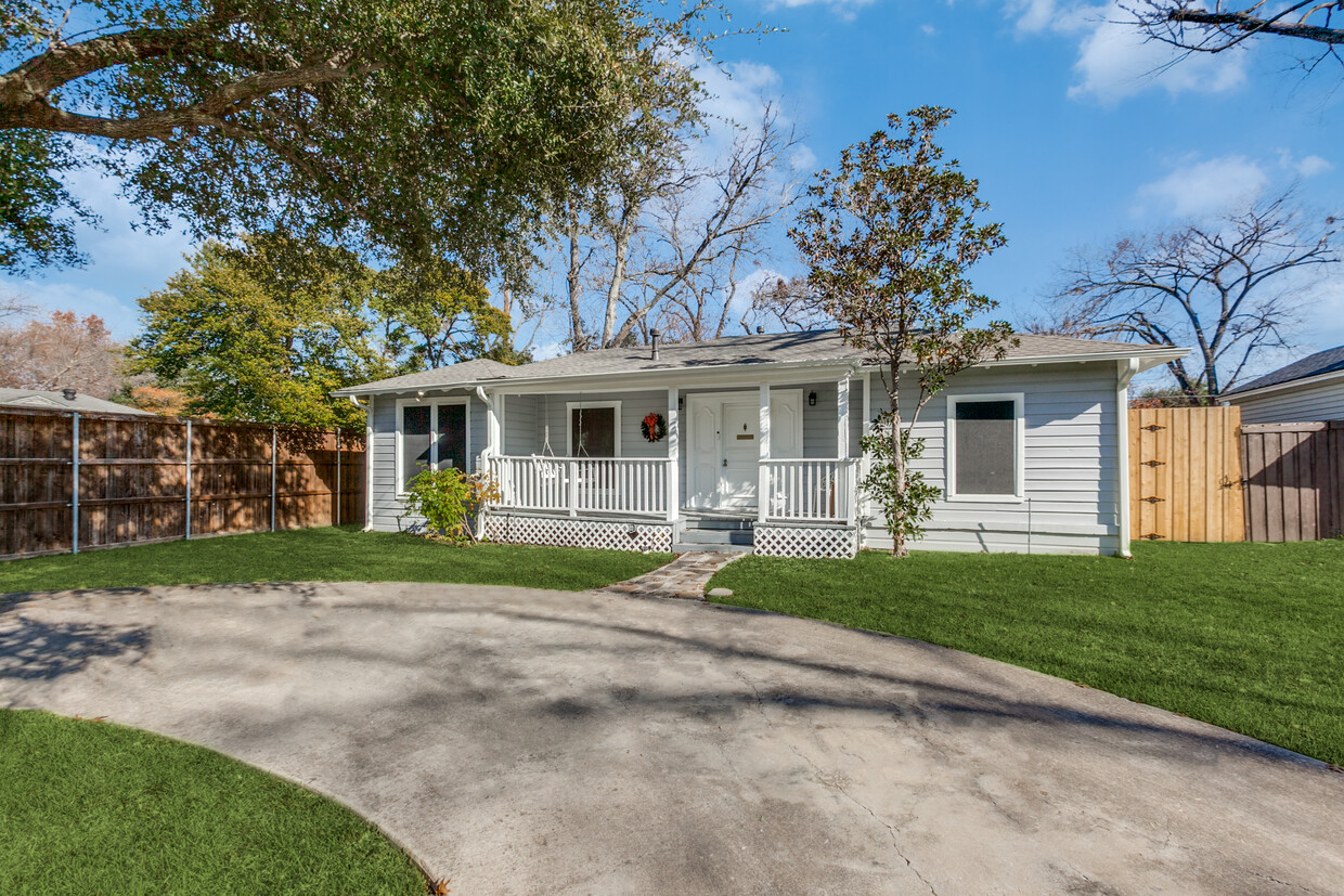 Beautifully renovated house in the coveted Bluffview neightborhood! Excellent walking and biking! - 8738 Glencrest Ln