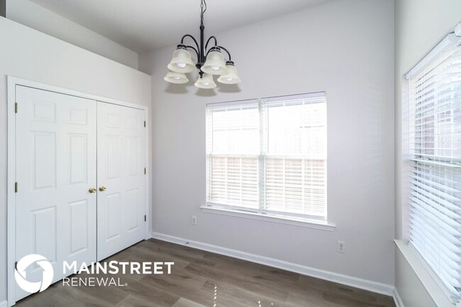 Building Photo - 7068 Kings Crown Dr