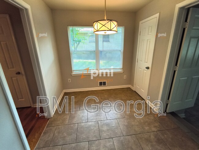 Foto del edificio - 819 Forrest Cir SE