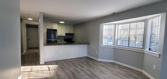 Building Photo - Beautifully Upgraded 1-Bedroom Condo in Do...