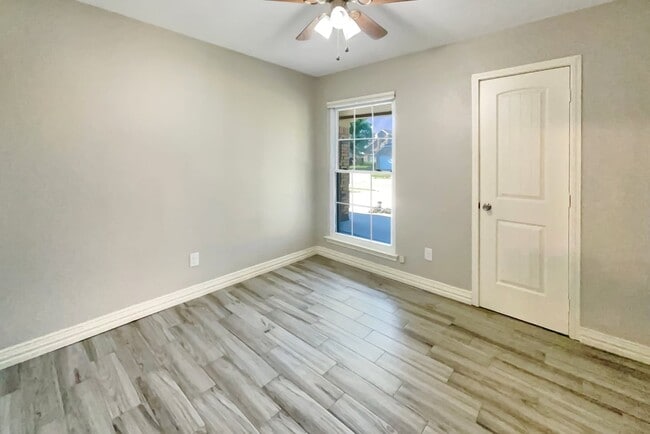 Building Photo - 8017 Spinnaker Cove