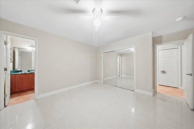 Building Photo - 3080 Linwood Ave
