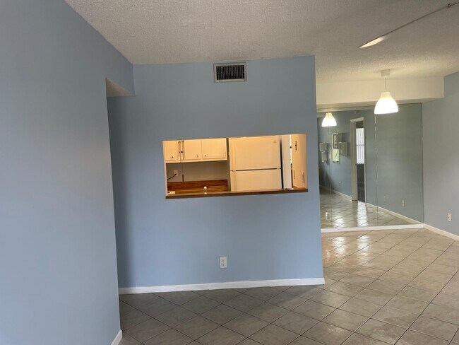 Foto del edificio - 7070 Golf Colony Ct