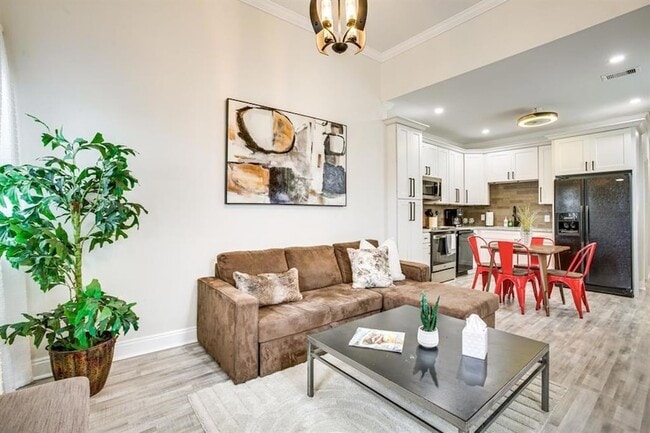 Building Photo - 2102 Philip St