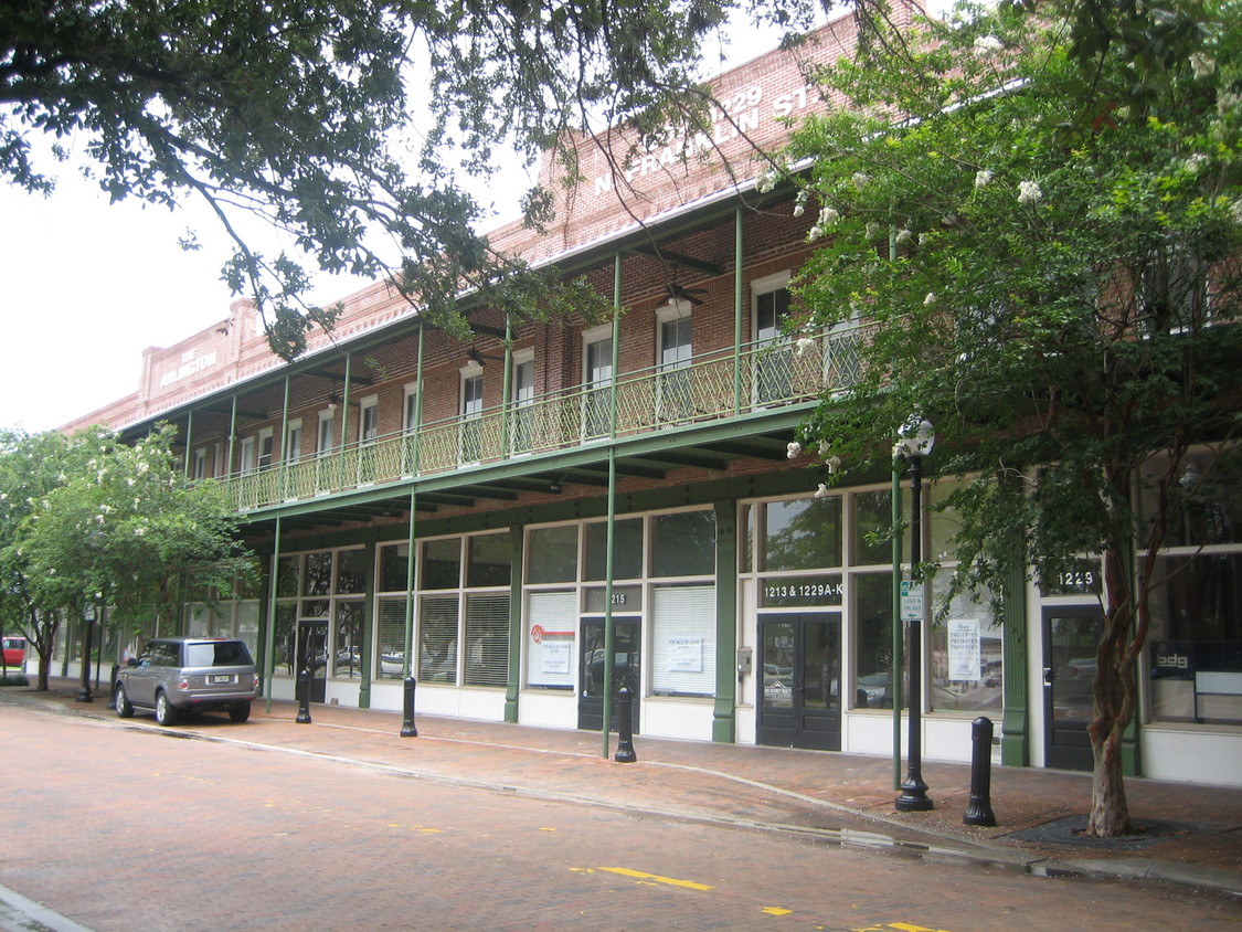 Building Photo - The Arlington