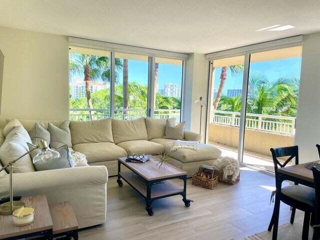 Foto principal - 19501 W Country Club Dr