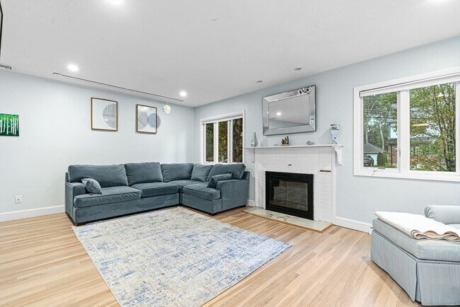 Building Photo - 44 Rowena Rd