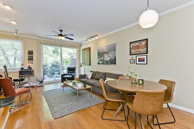 Foto del edificio - 3 bedroom in Chicago IL 60657