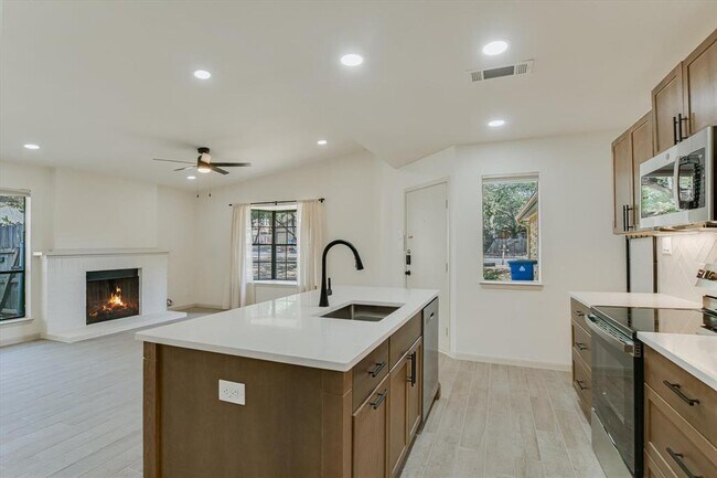 Building Photo - 8415 Fathom Cir