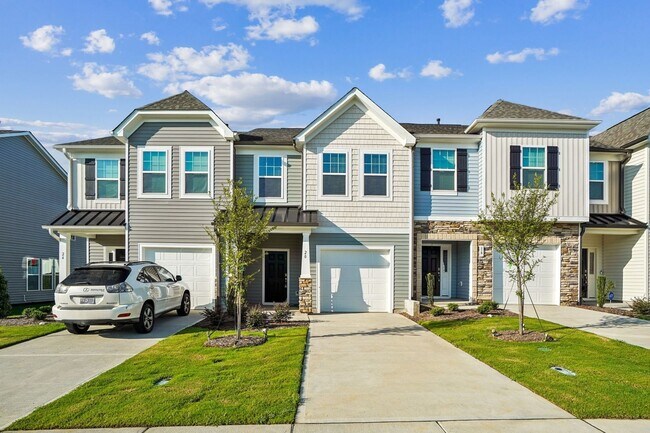 Foto del edificio - Charming 3BR Townhome in Clayton