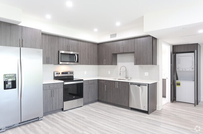 2BR, 2BA-1086 SF - The Luxe Residential