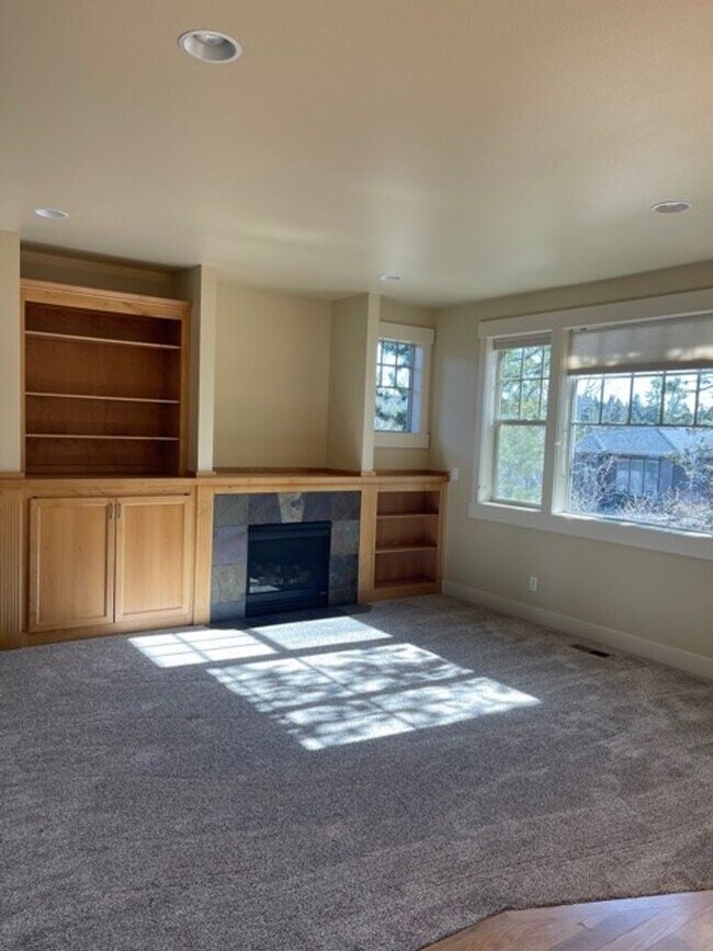 Building Photo - Beautiful home in NWX!  Fenced in spacious...