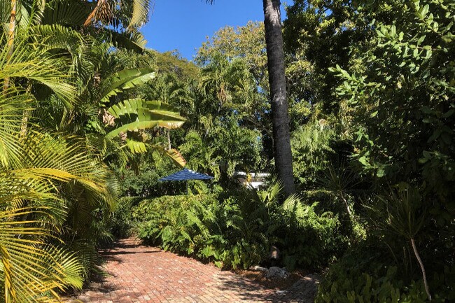 Foto del edificio - 719 Windsor Ln
