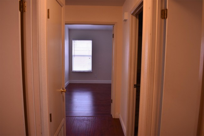 Building Photo - 424 Canyon Creek Dr