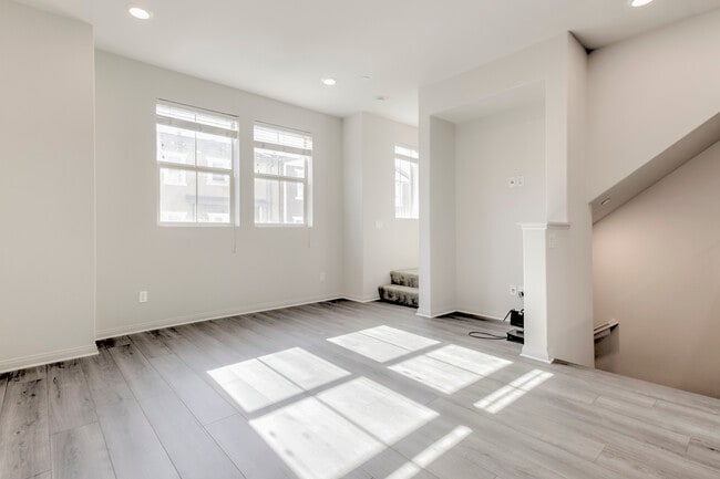 Foto del edificio - 14121 W Oak Ln