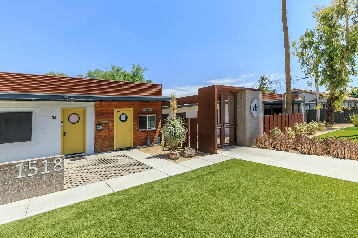 Primary Photo - Desert Crown Apartment Homes