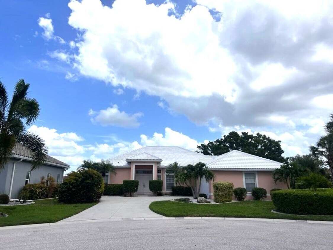 Primary Photo - 2BR+Office with sleeper/2BA Single Family ...