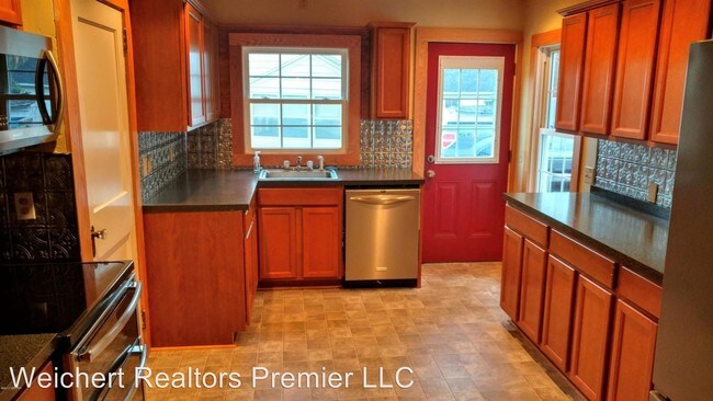 Building Photo - 4 br, 2 bath House - 21 Round Hill Rd