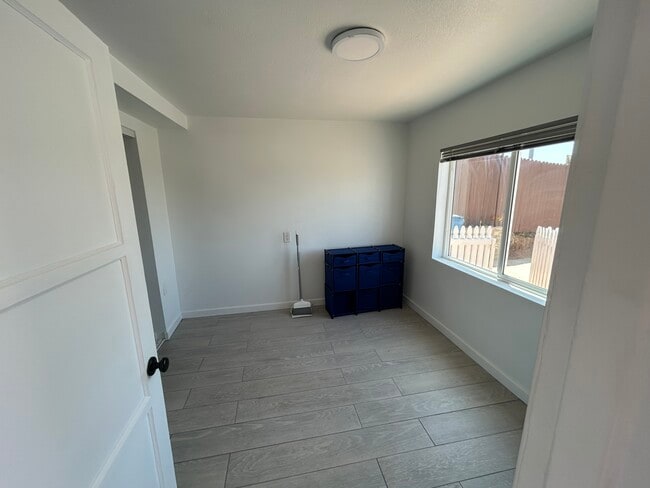 Building Photo - 884 Ada St