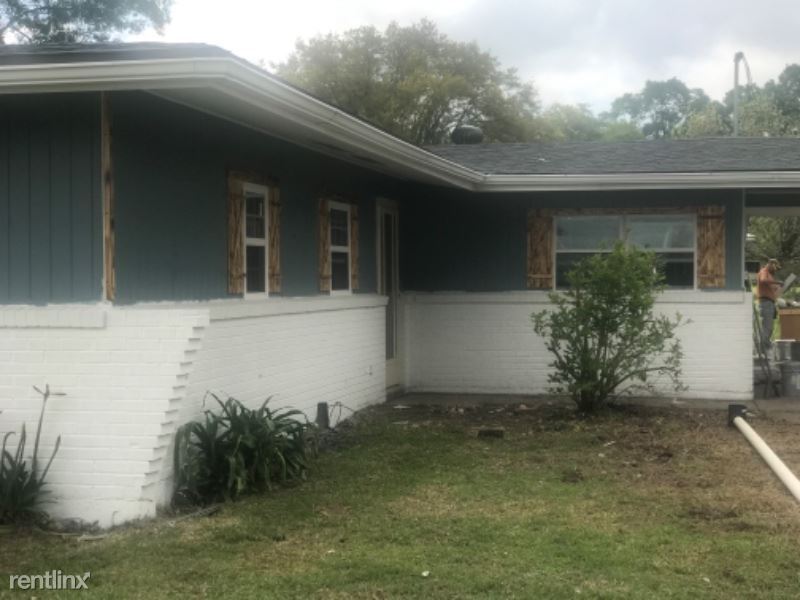 Primary Photo - 4 br, 2 bath House - 624 Roberts Avenue