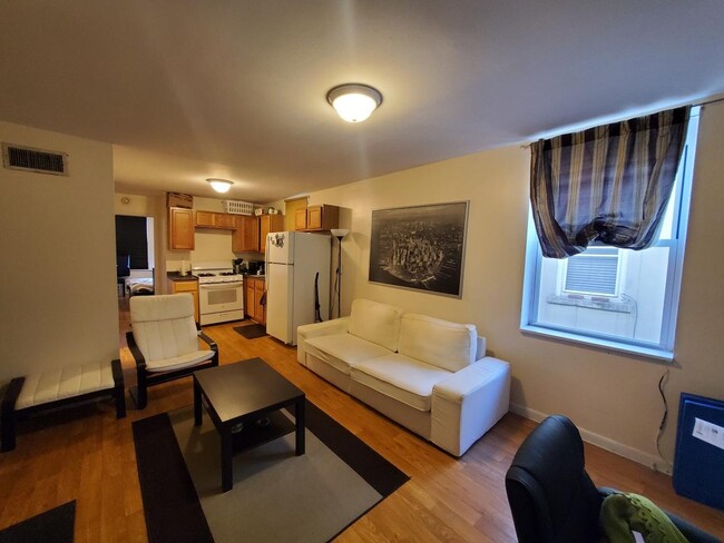 Foto del edificio - 717 Clinton St