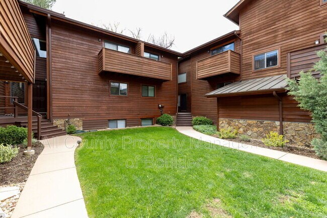 Building Photo - 1633 4th St