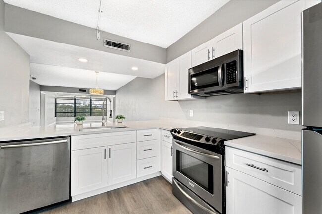 Foto del edificio - 3636 Whitehall Dr