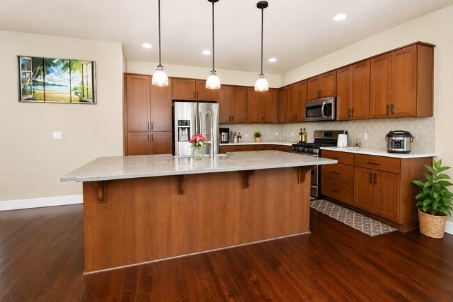 Building Photo - 402 NE 77th Ave