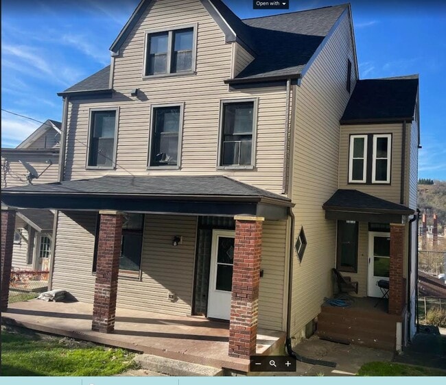 Building Photo - 825 Sarah St