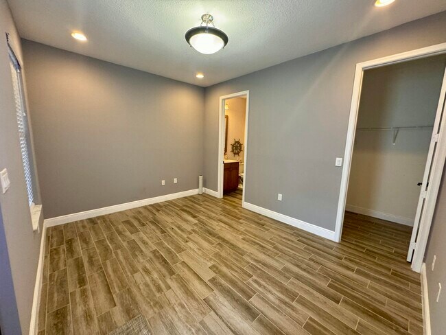 Building Photo - 4970 Avila Ave