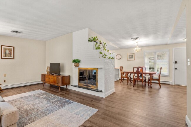 Building Photo - 14 Corrine Dr