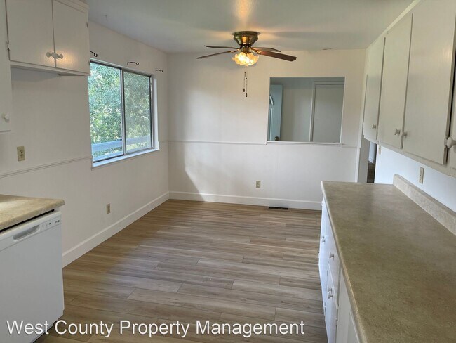 Building Photo - 4 br, 2 bath House - 2556 Laguna Rd.