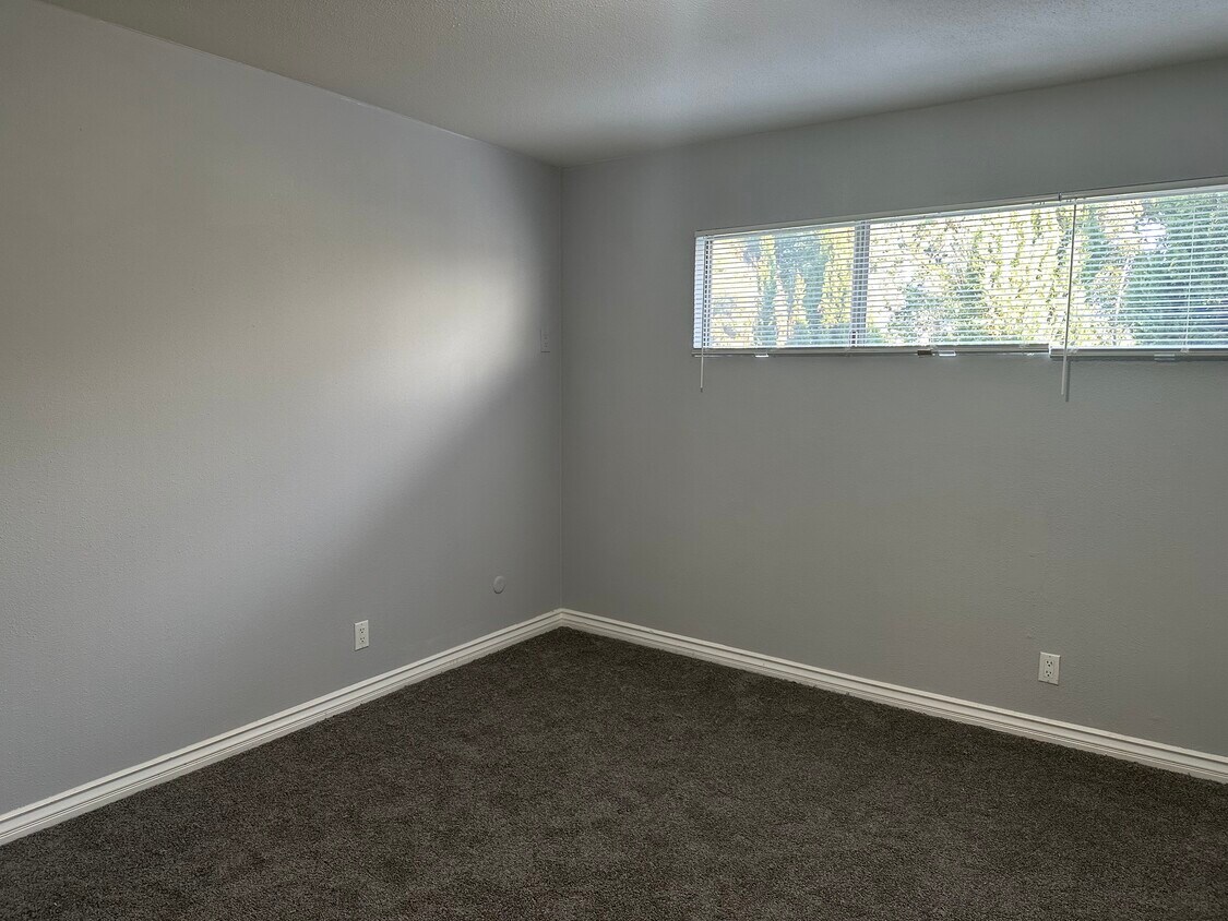 Foto del edificio - 6925 Baird Ave