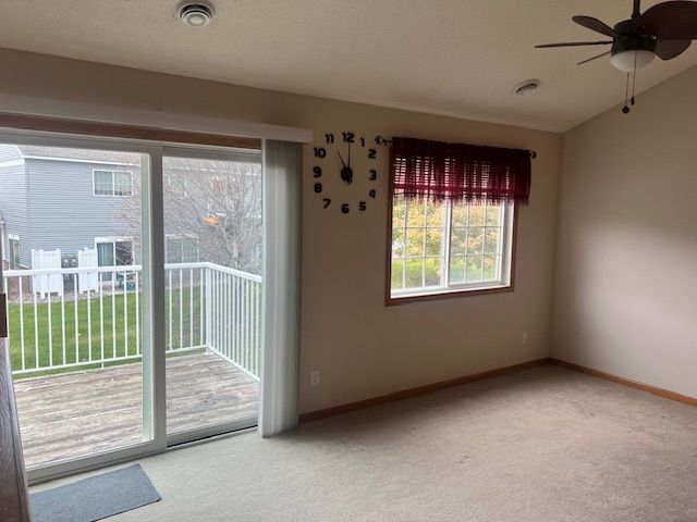 Building Photo - Charming and spacious 3 bedroom townhome