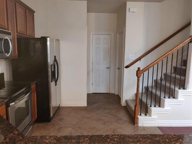 Building Photo - 1209 Plaza Way Dr