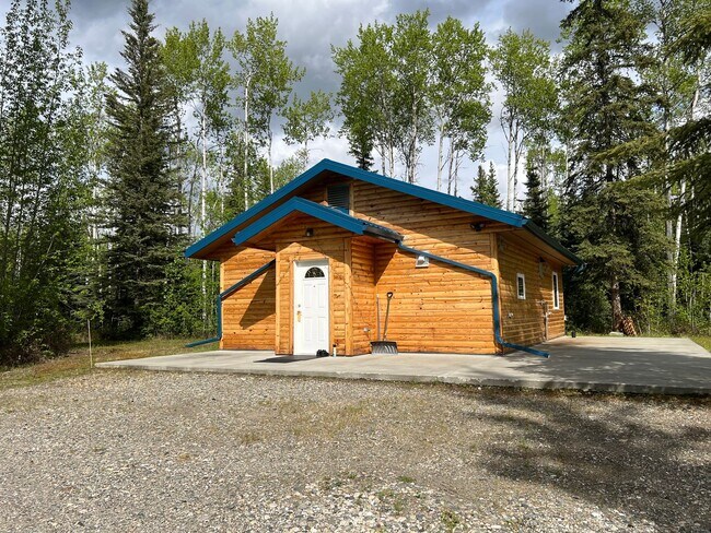 Foto del edificio - 2 Bed 1 Bath Single Family Home in North Pole- NO PETS