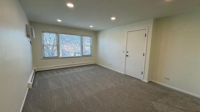 Building Photo - 3 bedroom in CHICAGO IL 60630