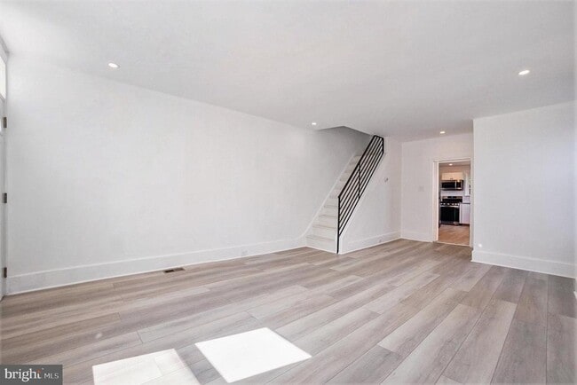 Foto del edificio - 129 E Phil Ellena St