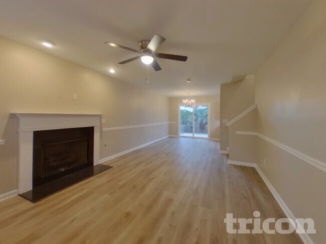 Foto del edificio - 233 Windy Hollow Dr