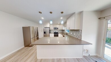 Building Photo - 5165 Remington Rd