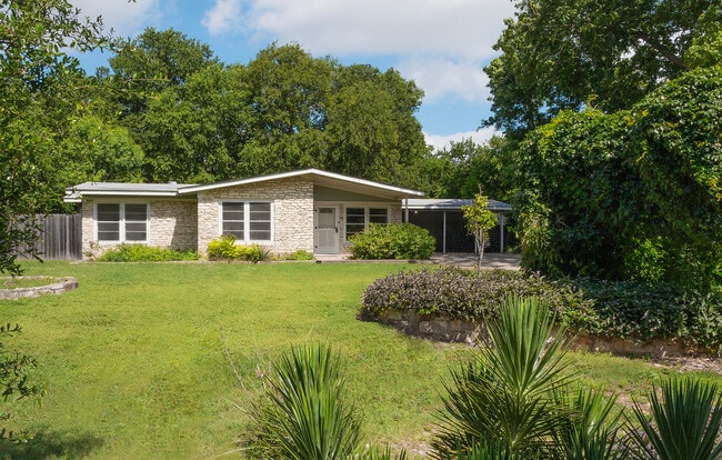 Foto del edificio - 11504 Oakwood Dr