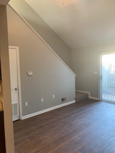 One bedroom - living room - Heatherstone
