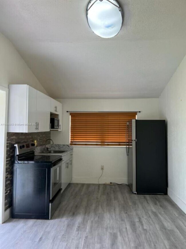 Foto del edificio - 910 NW 75th St