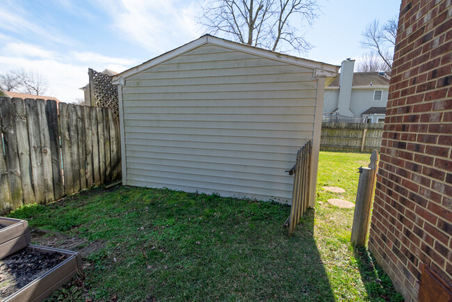 Building Photo - GORGEOUS 5 BEDROOM HOME LOCATED IN SALEM W...