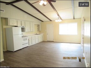 Building Photo - 4 Fulmer Ln