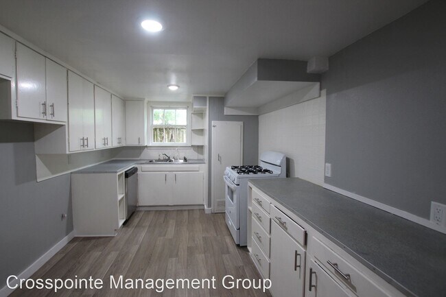 Building Photo - 2 br, 2 bath House - 112 E 4th St