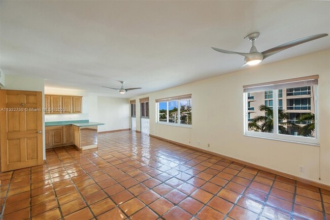 Building Photo - 720 Bayshore Dr