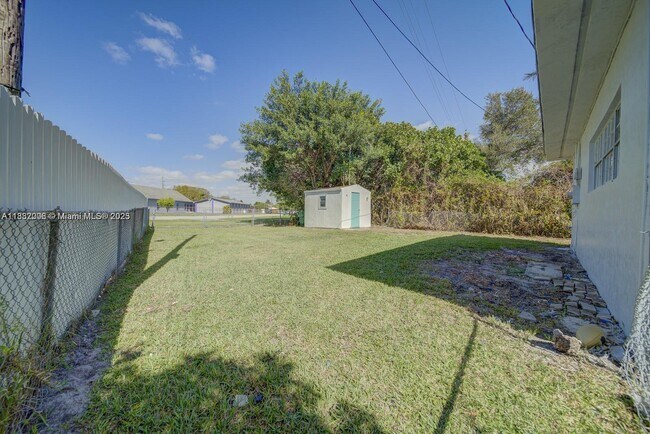 Foto del edificio - 1471 NW 93rd St
