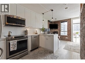 Building Photo - 939 Homer St